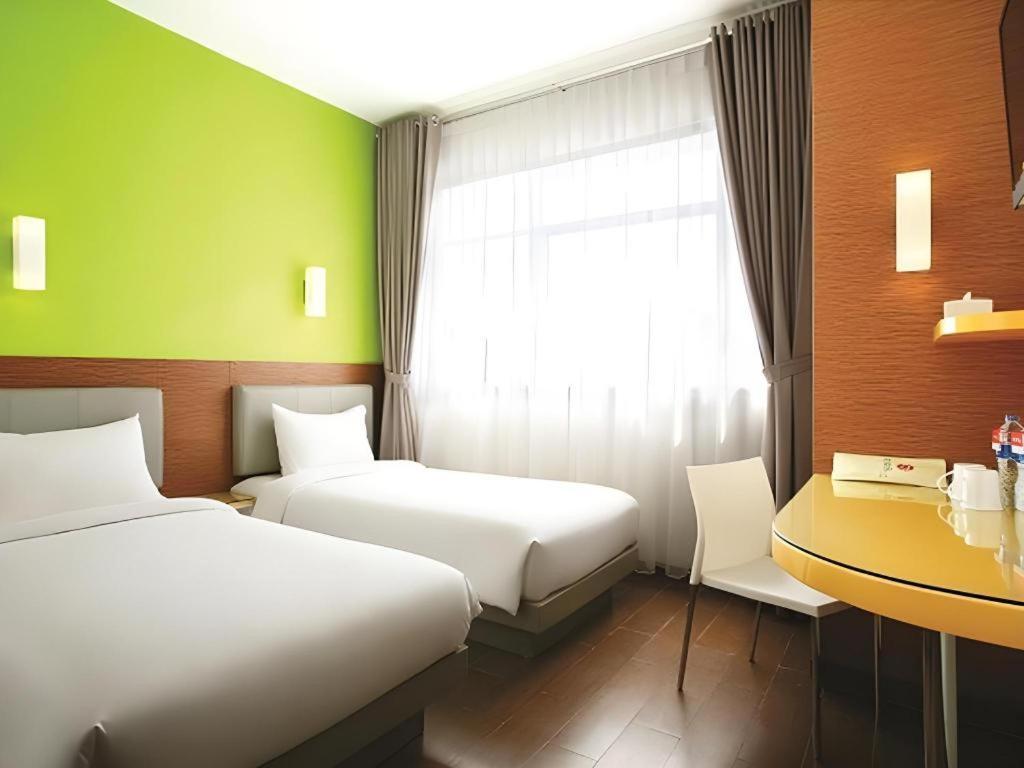 Amaris Hotel La Codefin Kemang Jakarta Exterior foto