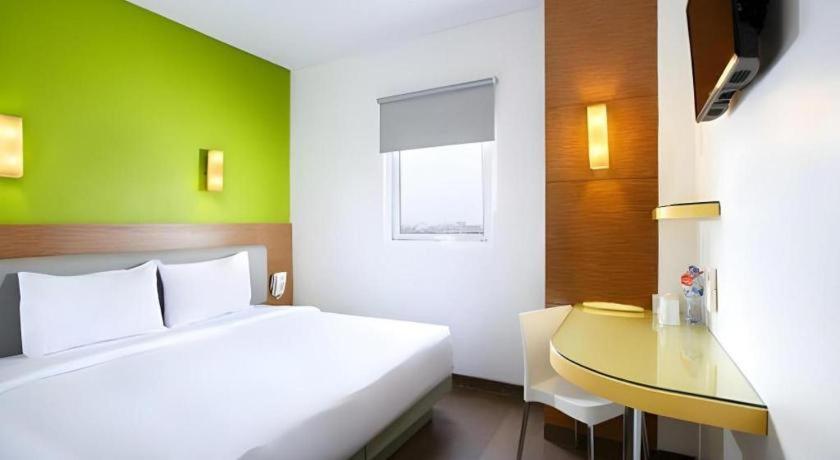 Amaris Hotel La Codefin Kemang Jakarta Exterior foto