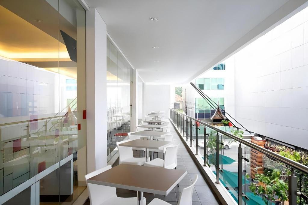 Amaris Hotel La Codefin Kemang Jakarta Exterior foto